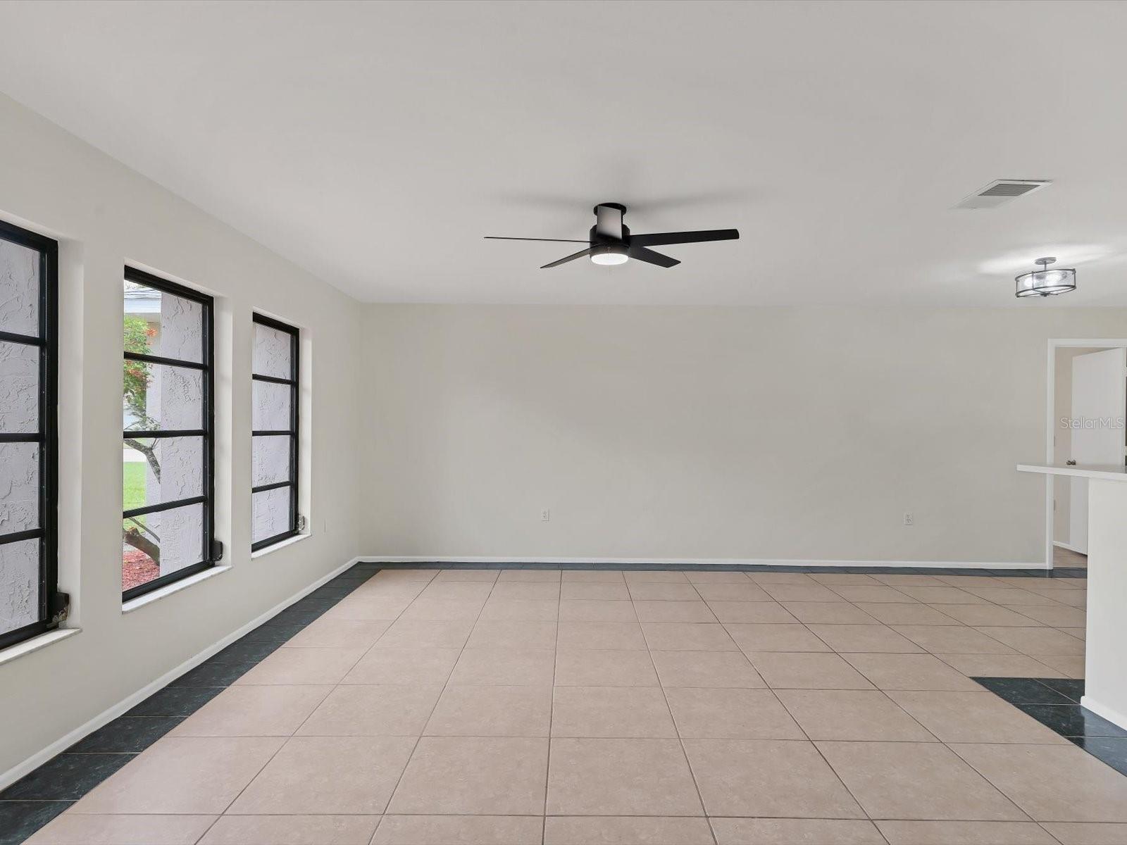 Image 4 of 41 For 2102 Country Meadows Place