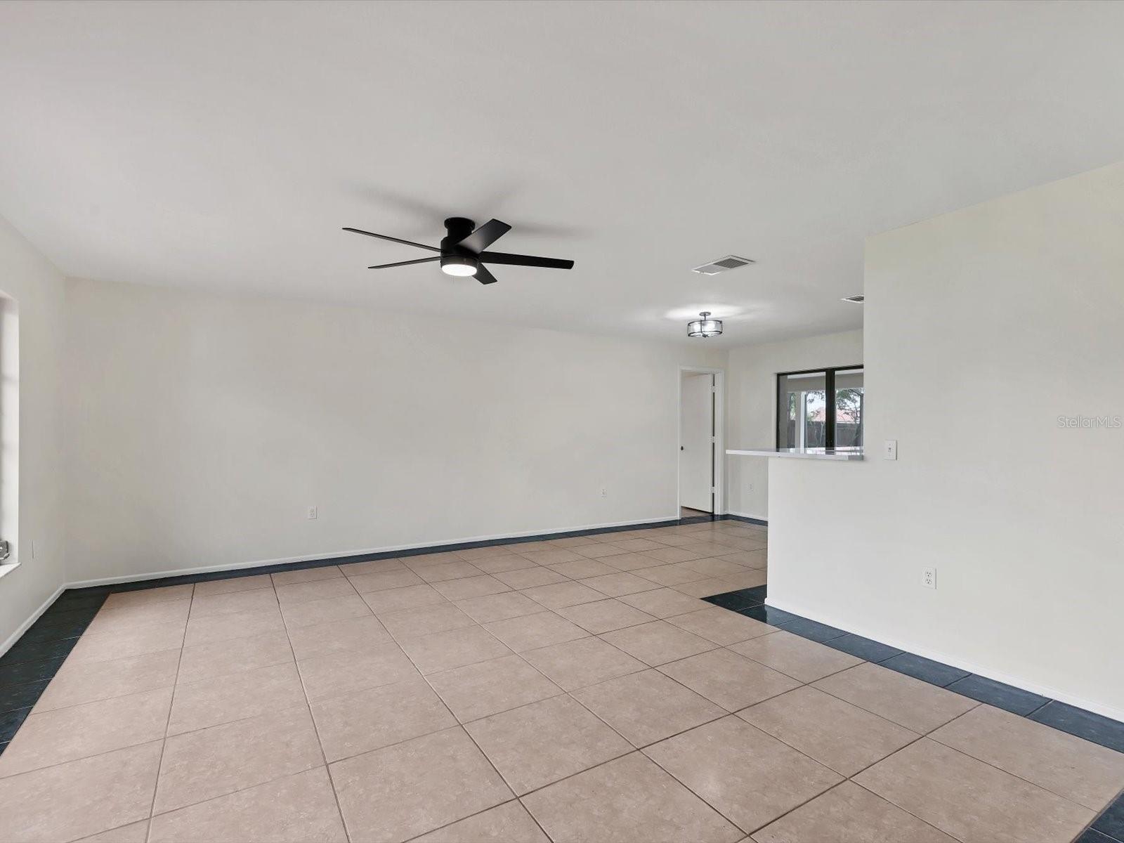 Image 5 of 41 For 2102 Country Meadows Place