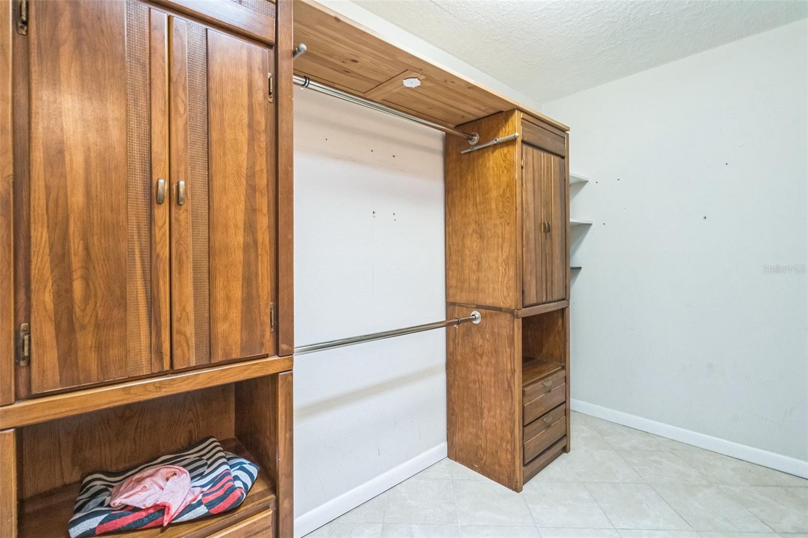 Image 16 of 26 For 4255 Gulf Drive 111