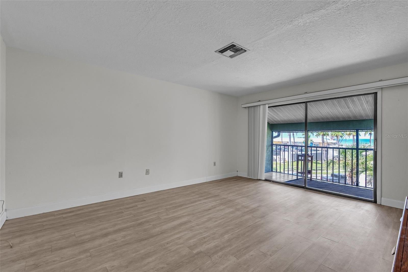 Image 17 of 26 For 4255 Gulf Drive 111