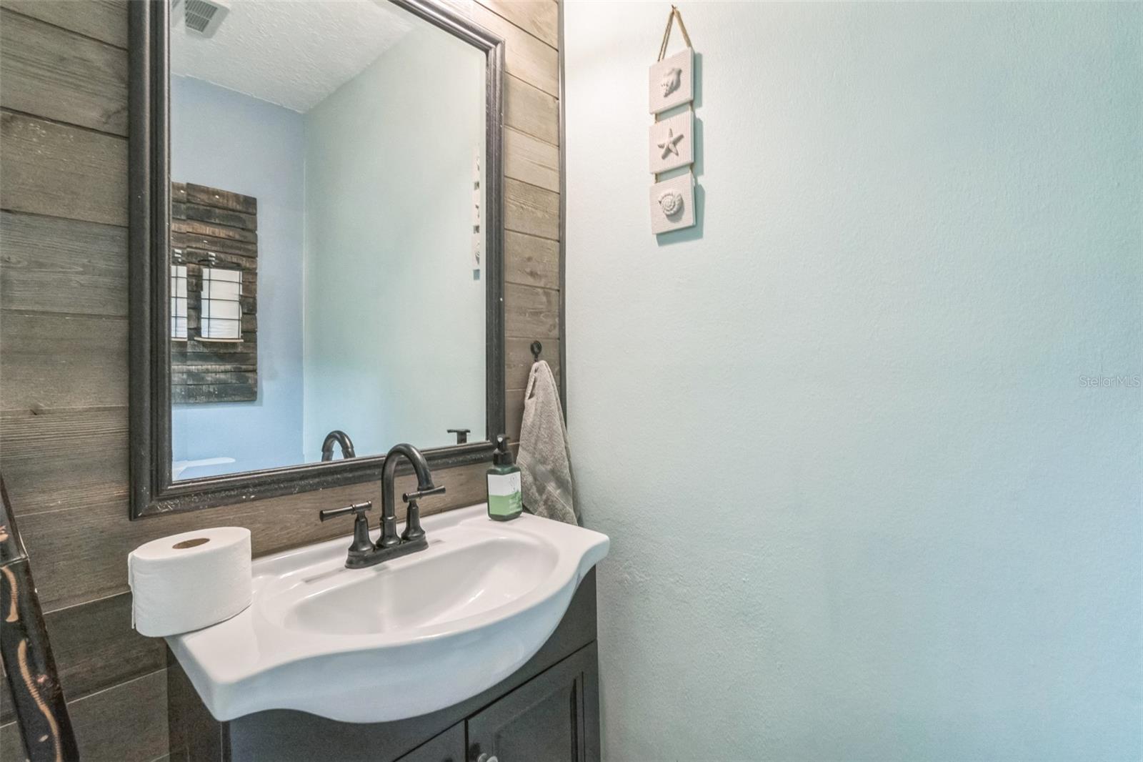 Image 22 of 26 For 4255 Gulf Drive 111