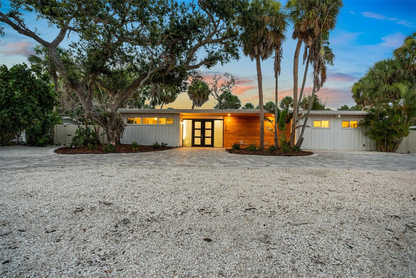 Image 2 of 41 For 4879 Commonwealth Drive