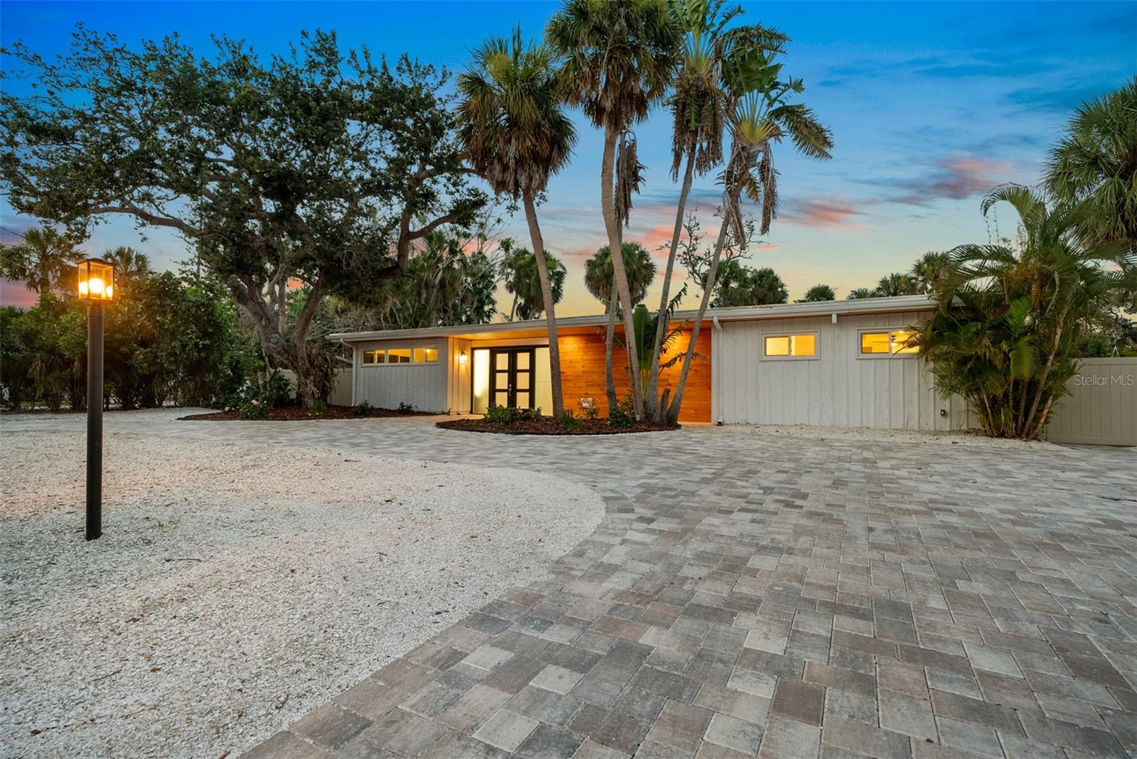 Image 3 of 41 For 4879 Commonwealth Drive