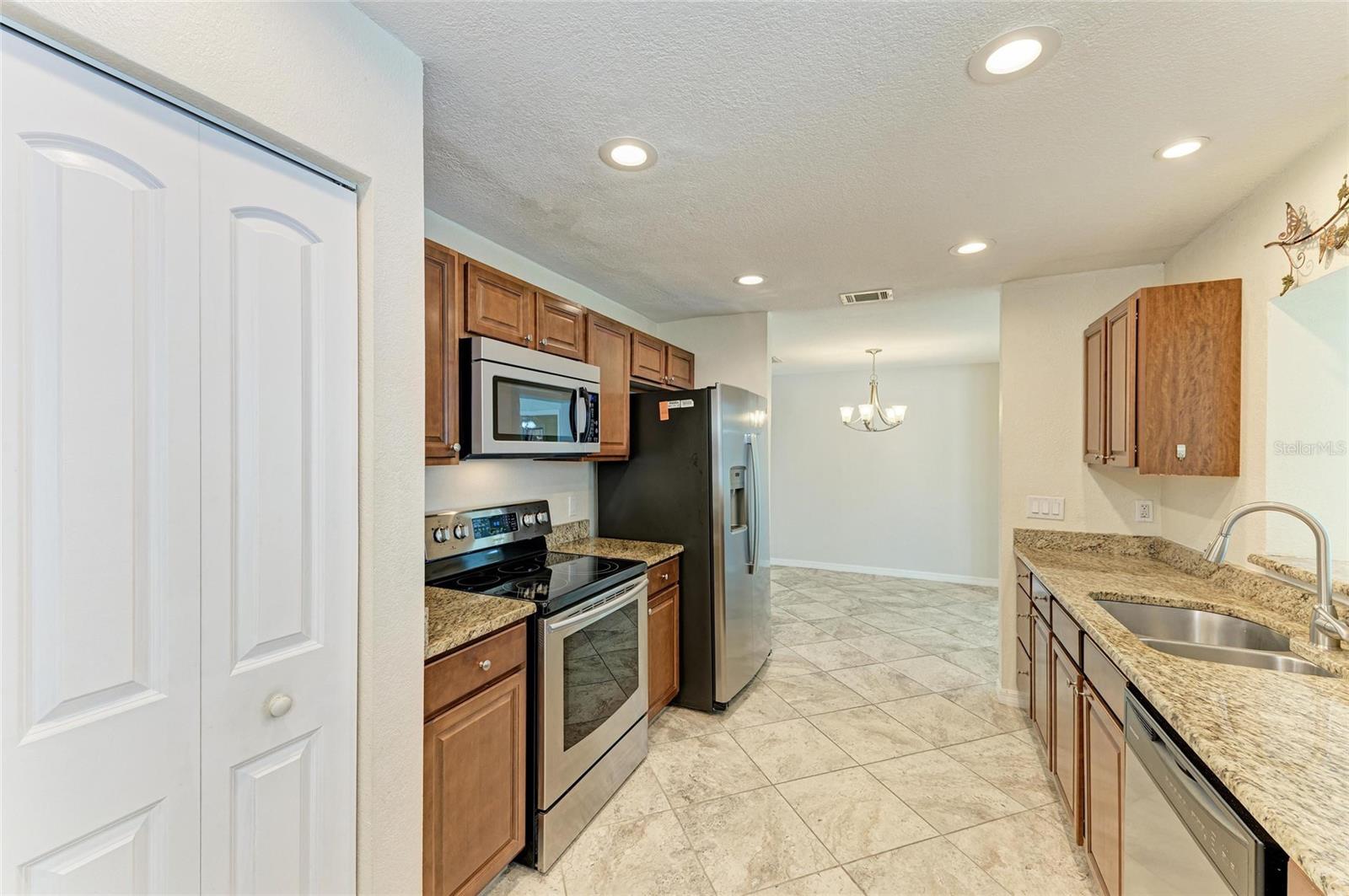 Image 11 of 47 For 557 Reading Street Nw
