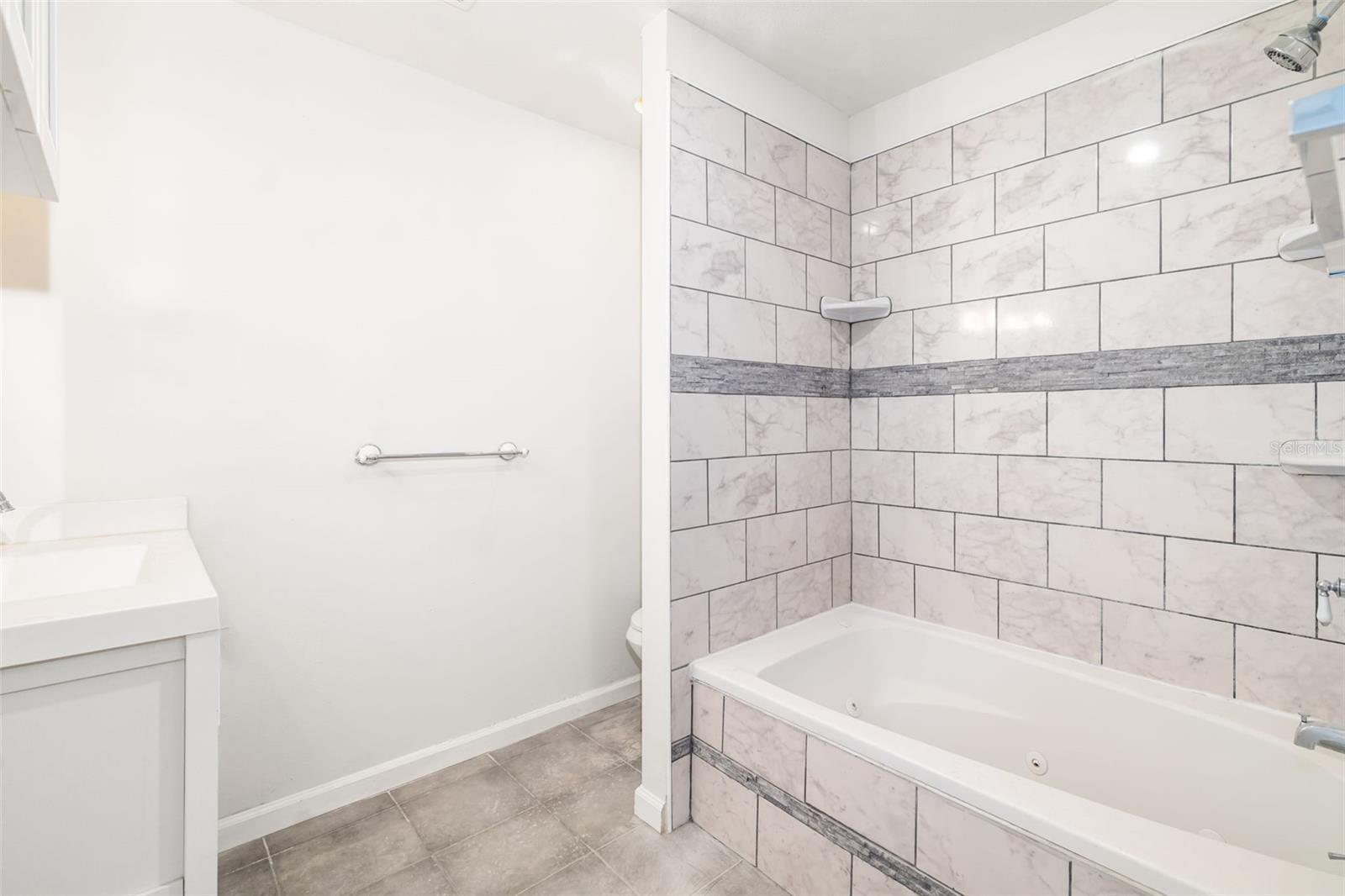 Image 13 of 25 For 5384 56th Avenue N