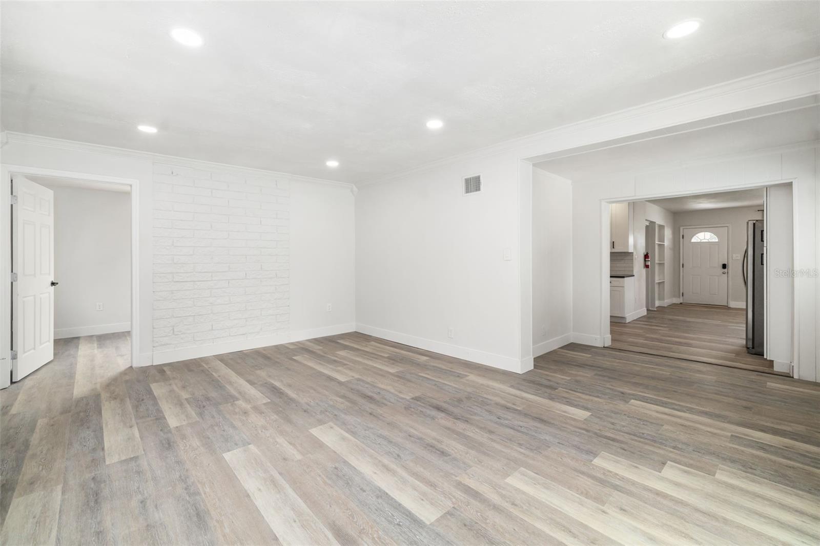 Image 19 of 25 For 5384 56th Avenue N