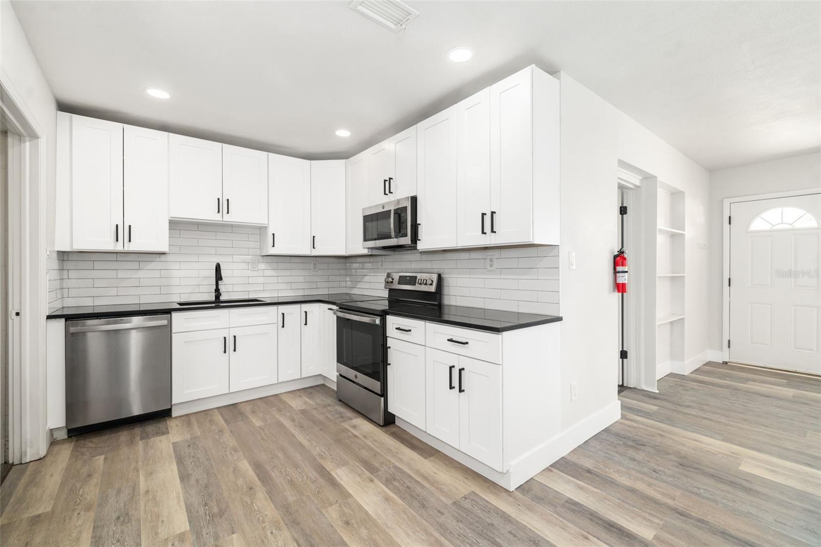 Image 7 of 25 For 5384 56th Avenue N