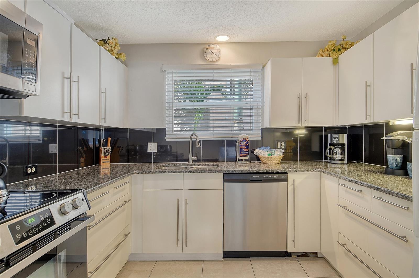 Image 20 of 61 For 4725 Gulf Of Mexico Drive 212