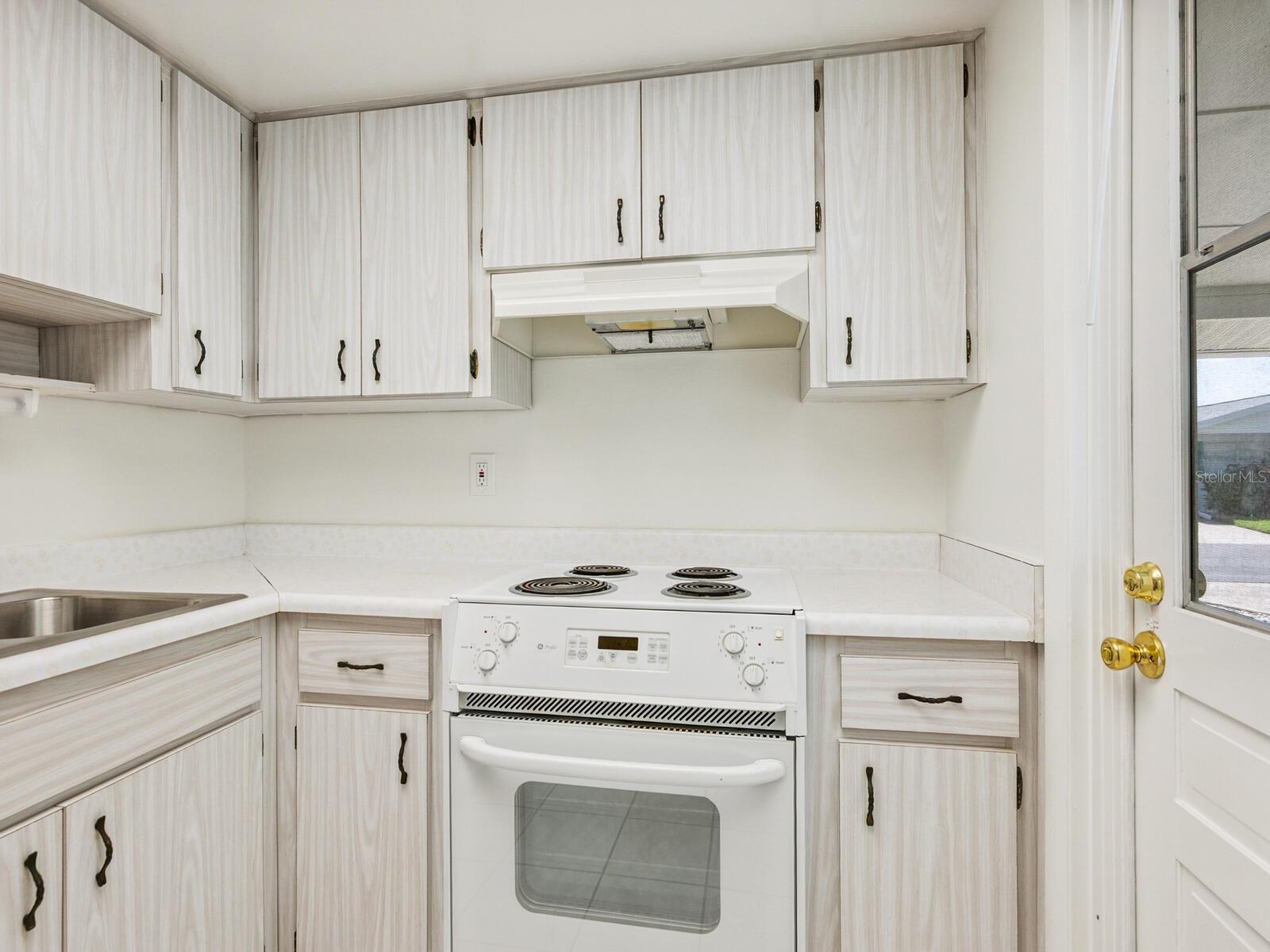 Image 10 of 28 For 6023 Hibiscus Drive 177
