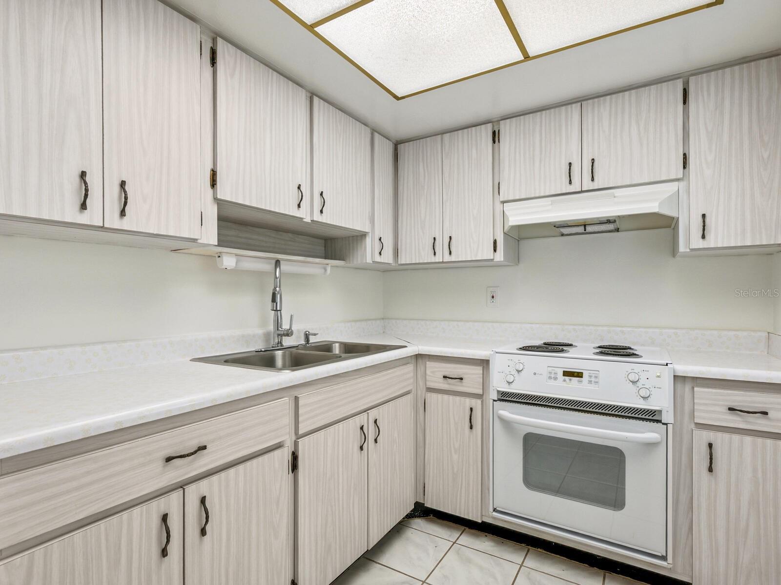 Image 9 of 28 For 6023 Hibiscus Drive 177
