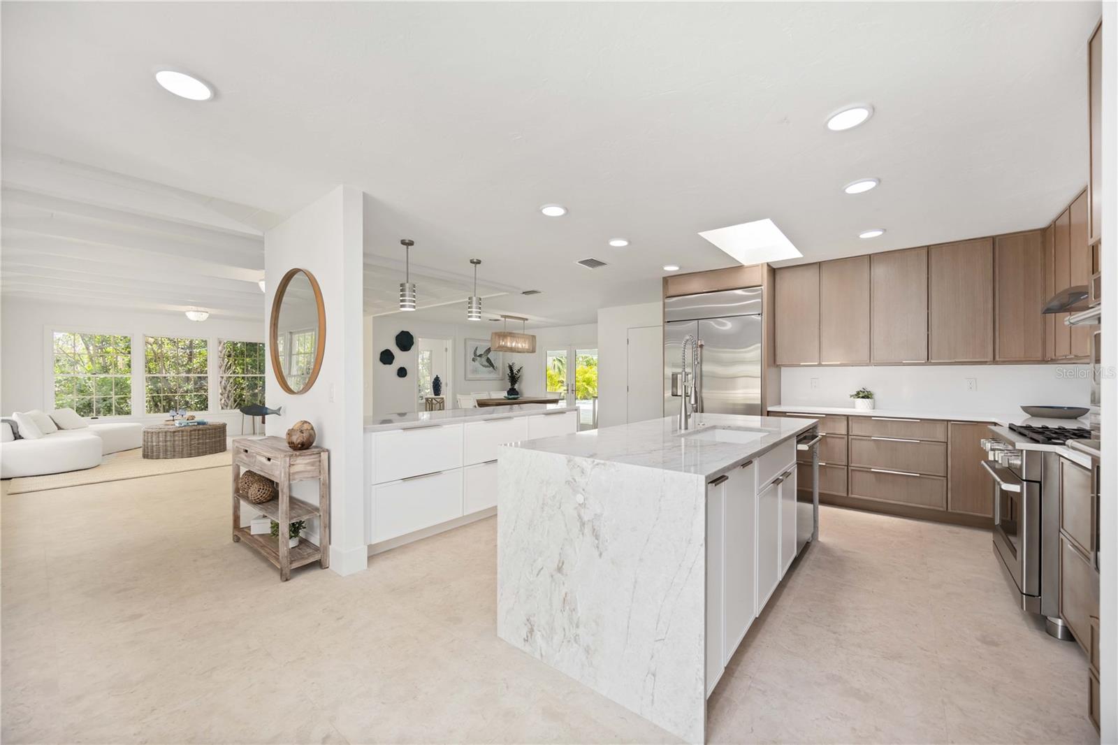 Image 12 of 55 For 311 Island Circle