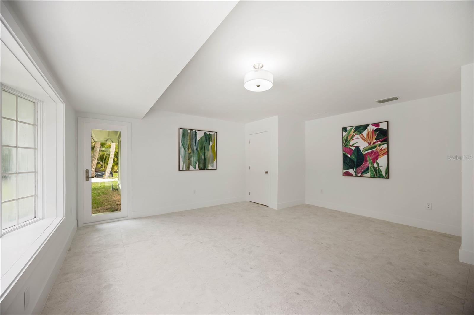 Image 33 of 55 For 311 Island Circle
