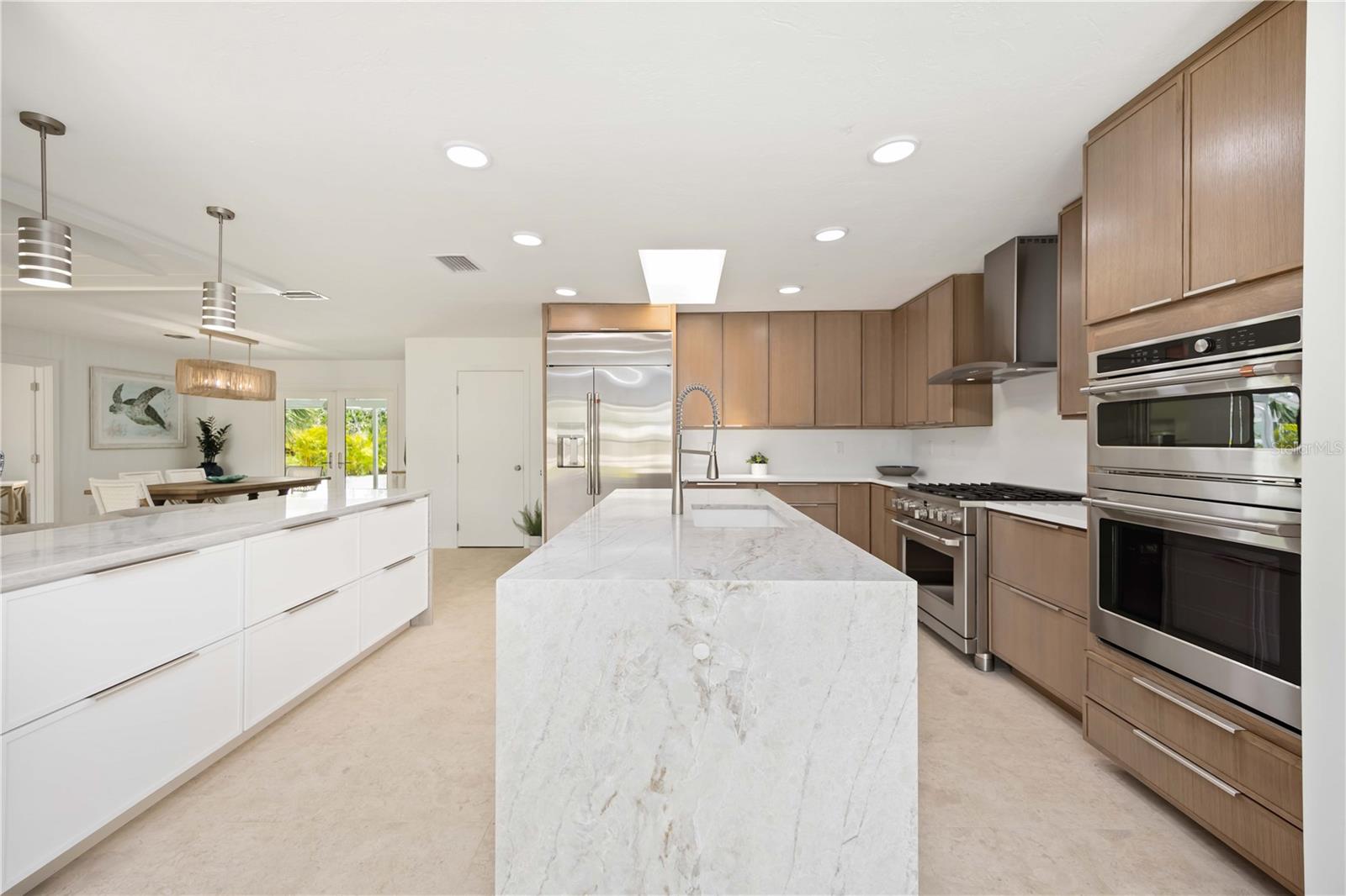 Image 7 of 55 For 311 Island Circle
