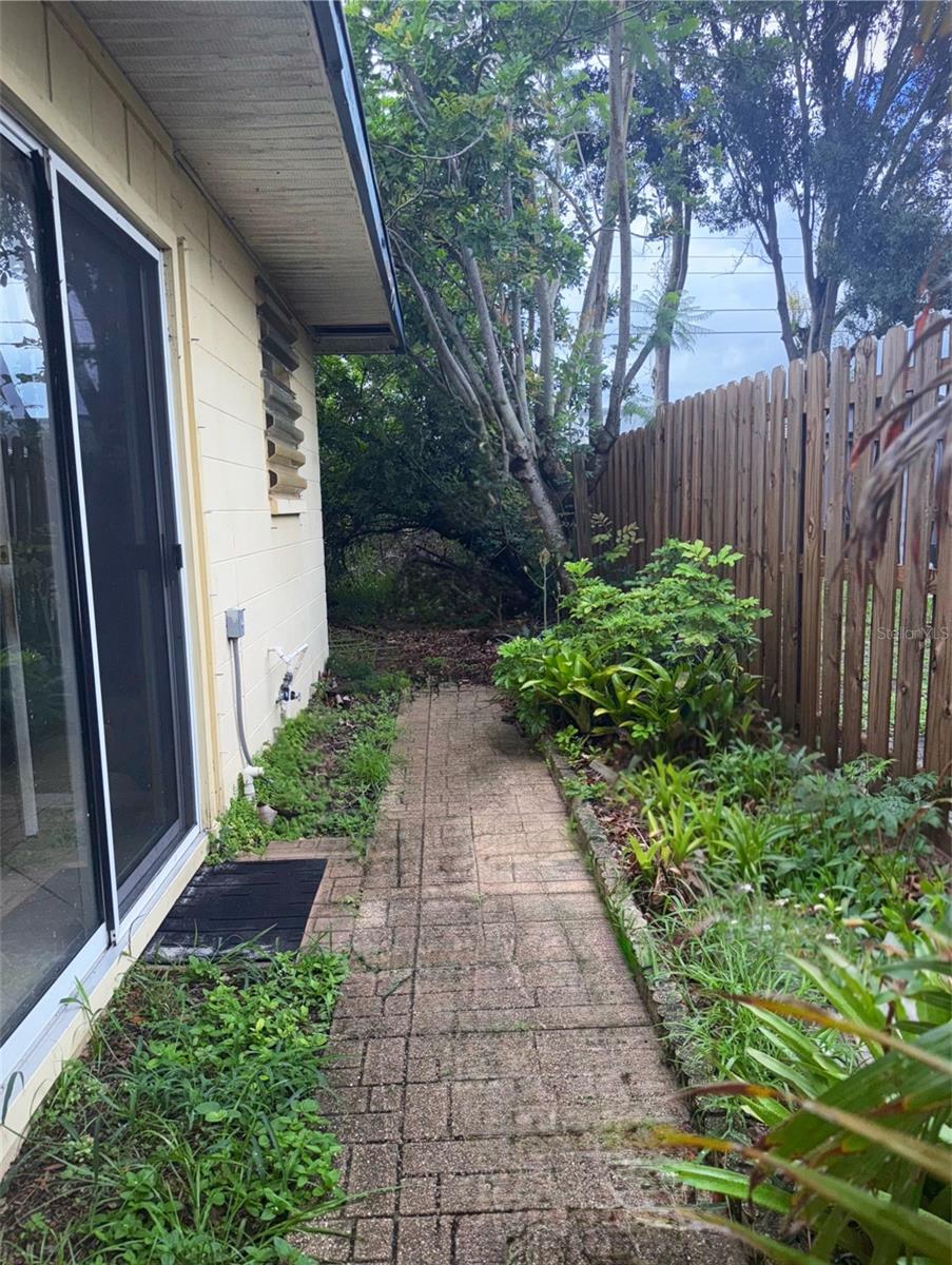 Image 3 of 25 For 260 Hillview Rd