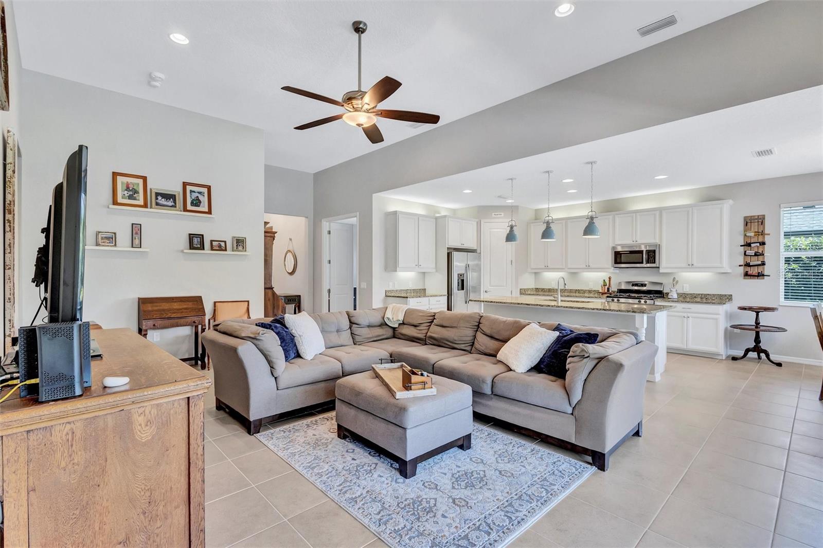 Image 12 of 73 For 11919 Goldenrod Avenue