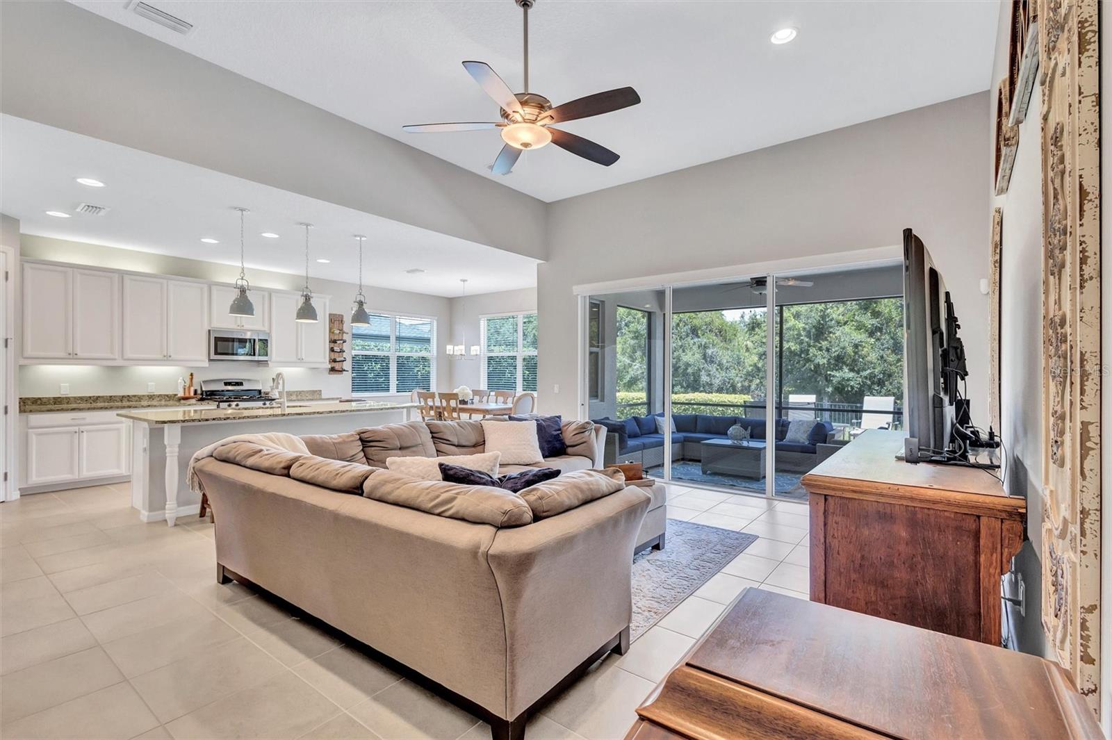 Image 13 of 73 For 11919 Goldenrod Avenue