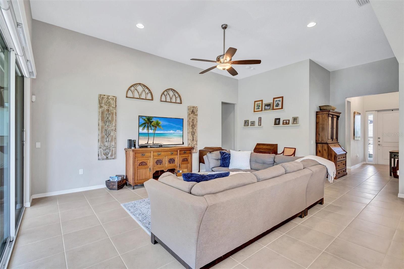 Image 14 of 73 For 11919 Goldenrod Avenue