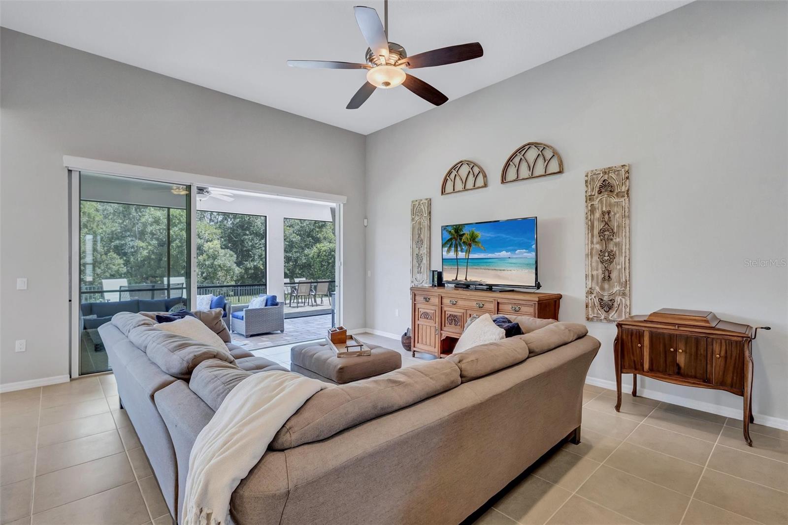 Image 15 of 73 For 11919 Goldenrod Avenue