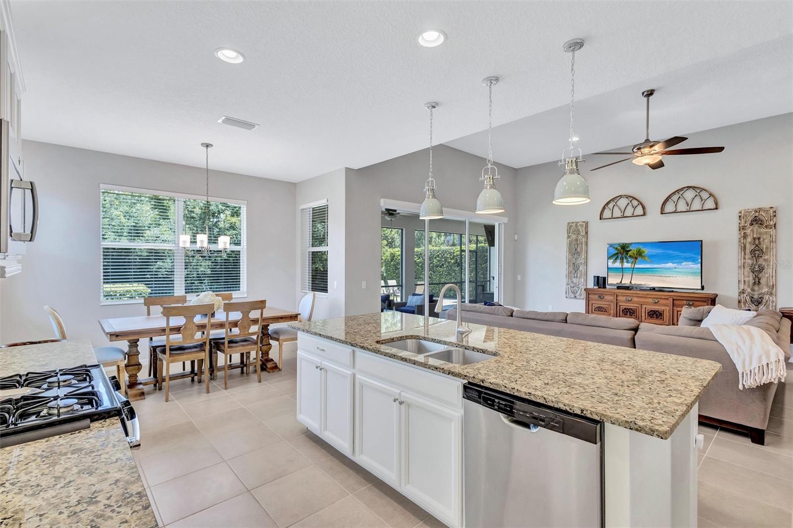 Image 16 of 73 For 11919 Goldenrod Avenue