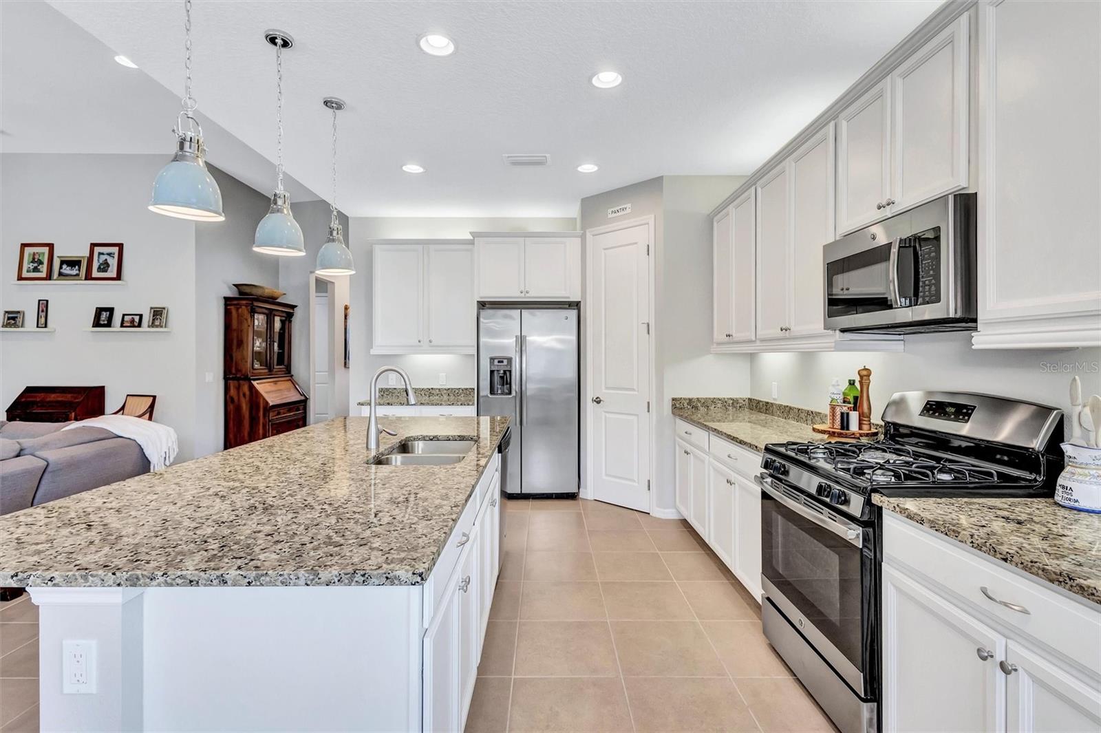 Image 17 of 73 For 11919 Goldenrod Avenue