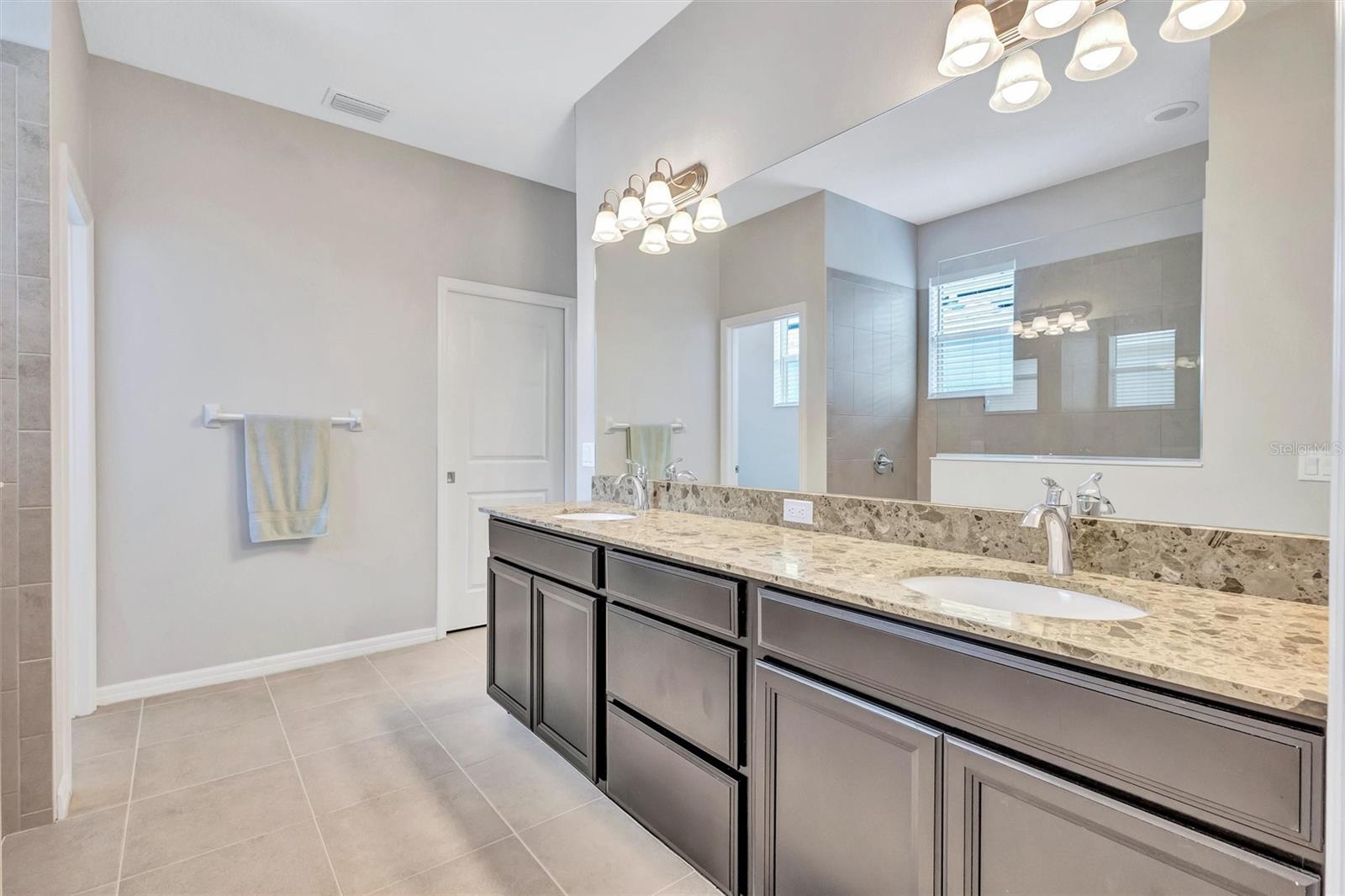 Image 27 of 73 For 11919 Goldenrod Avenue