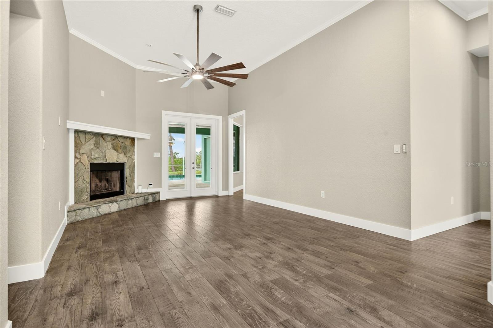 Image 13 of 100 For 2555 Pear Street