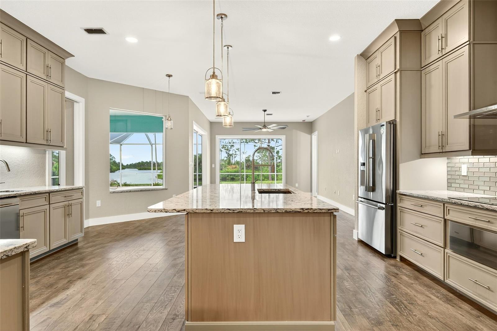 Image 22 of 100 For 2555 Pear Street