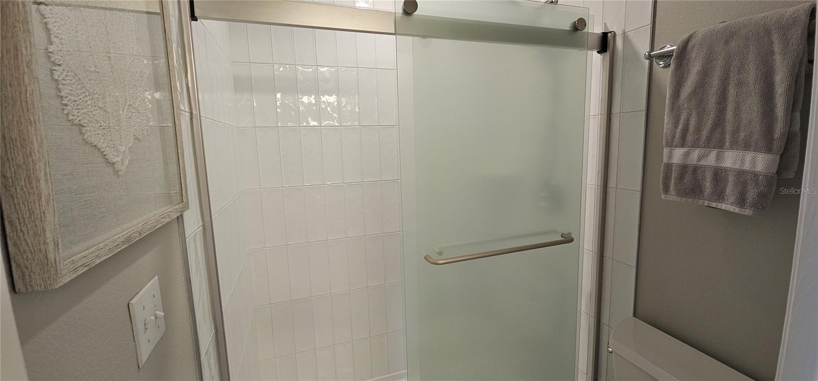 Image 11 of 26 For 8355 Glenrose Way 110