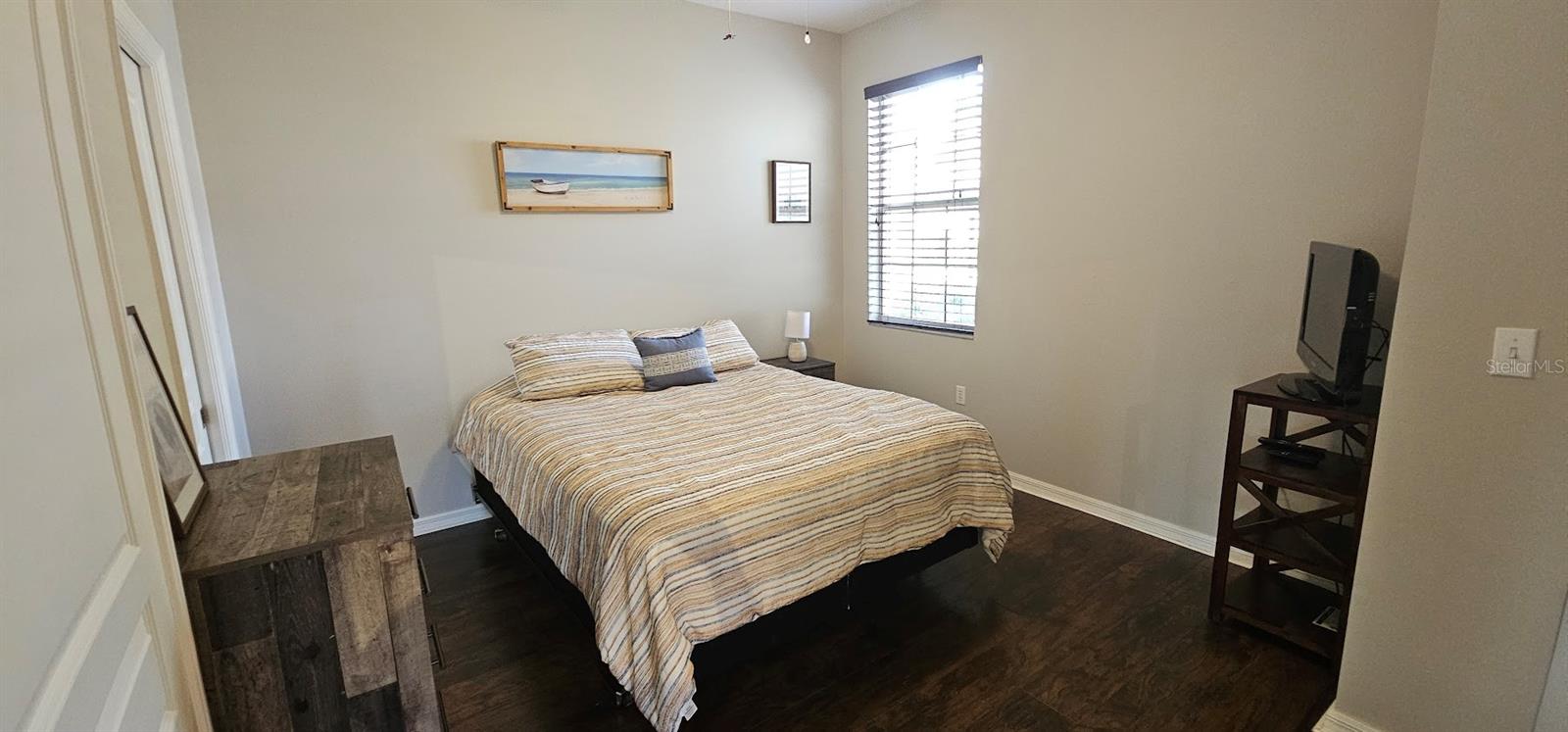 Image 13 of 26 For 8355 Glenrose Way 110