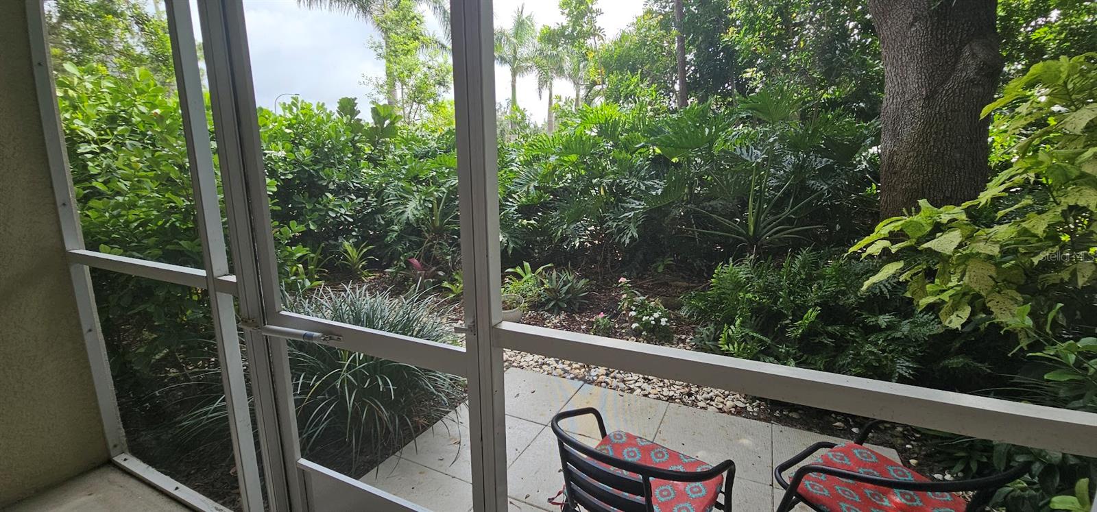 Image 17 of 26 For 8355 Glenrose Way 110