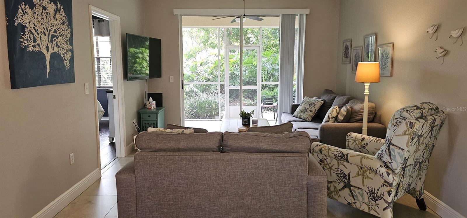 Image 7 of 26 For 8355 Glenrose Way 110