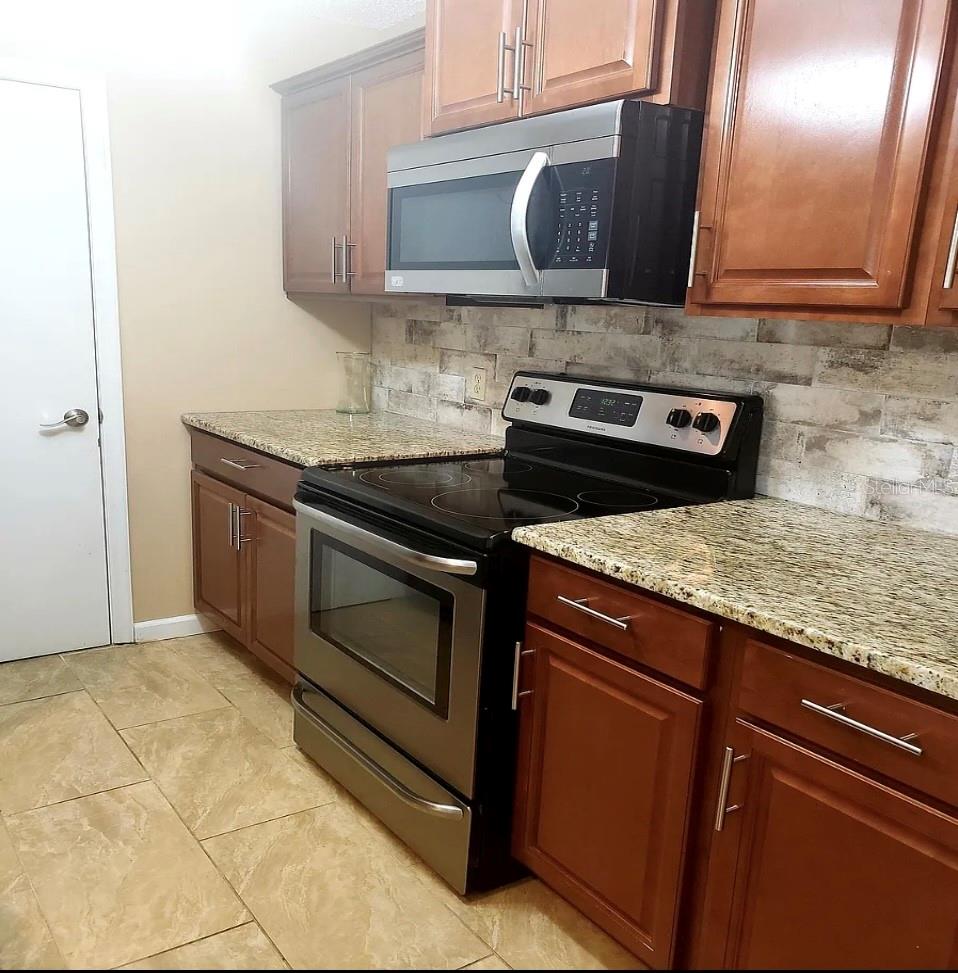 Image 3 of 15 For 11901 4th Street N 10202