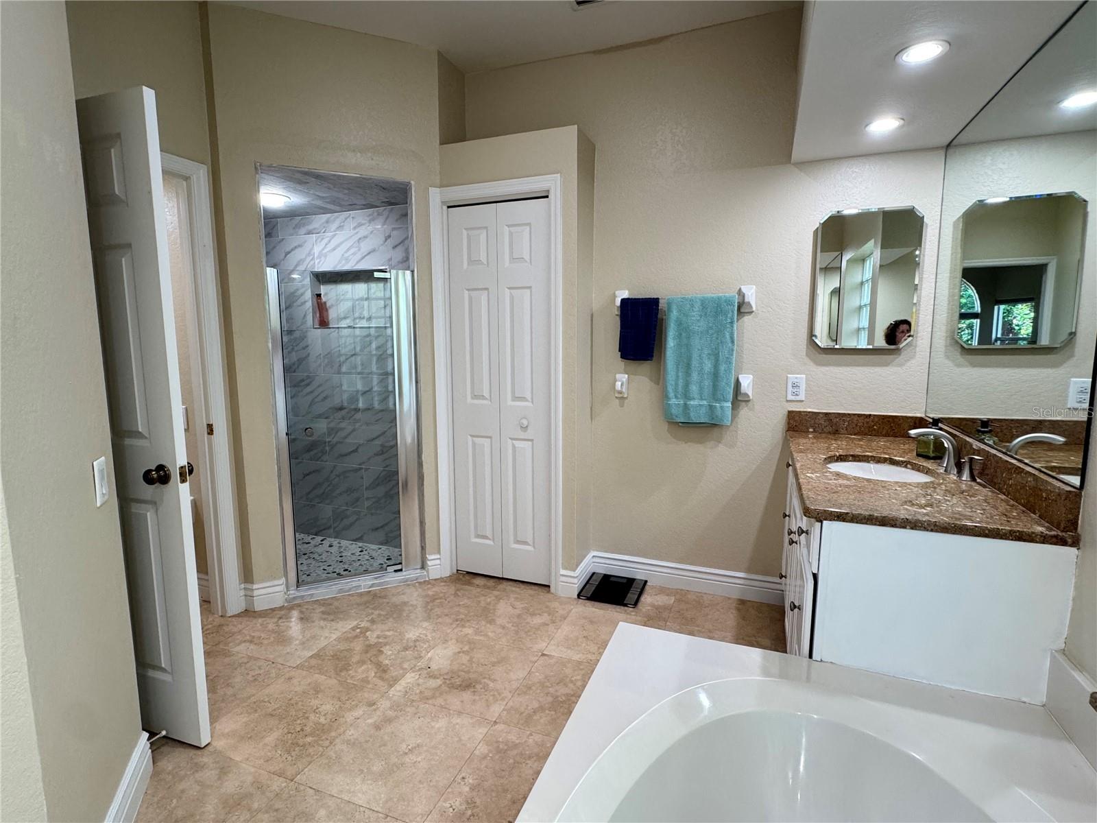Image 16 of 27 For 6435 Berkshire Place