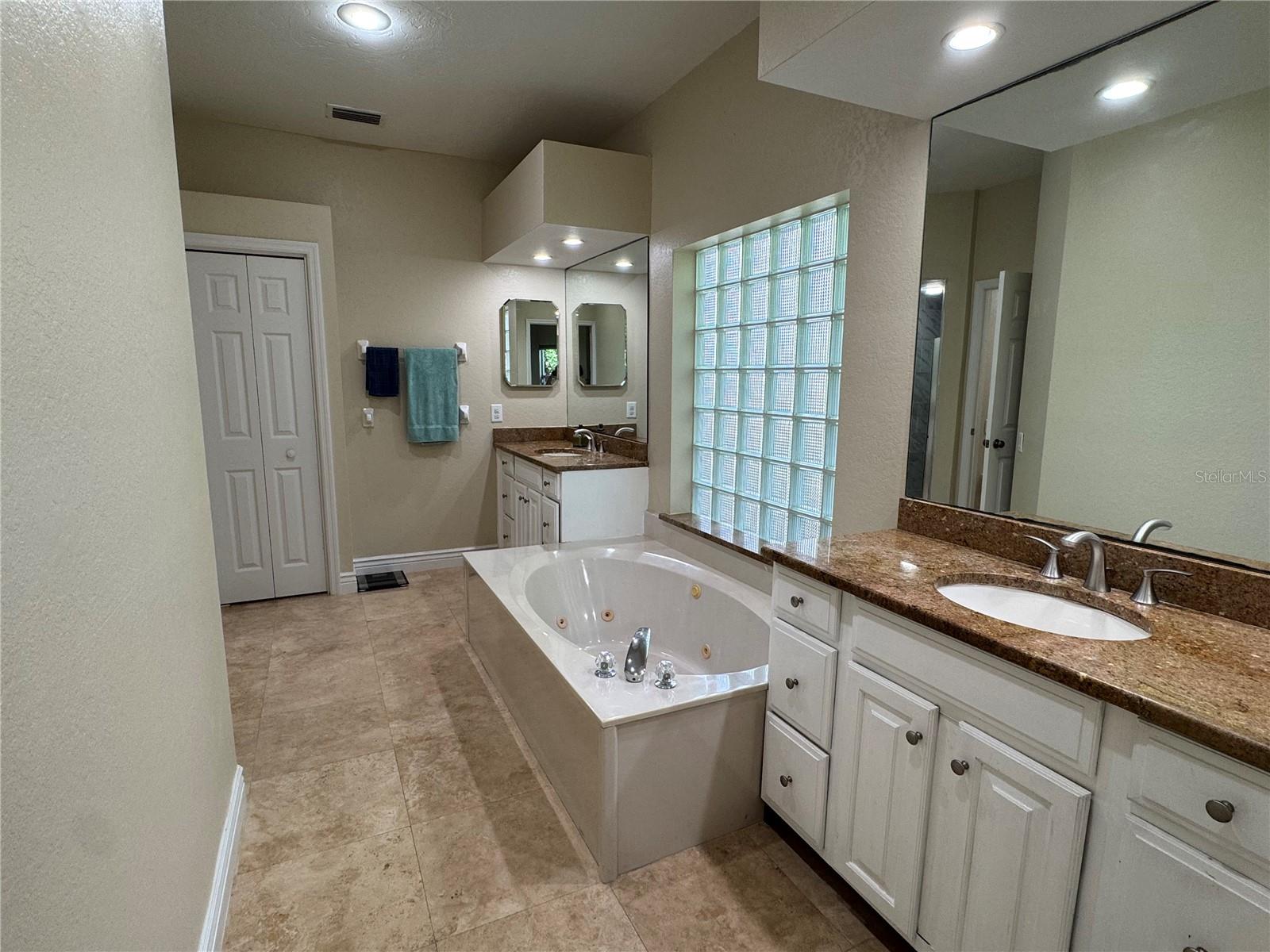 Image 18 of 27 For 6435 Berkshire Place