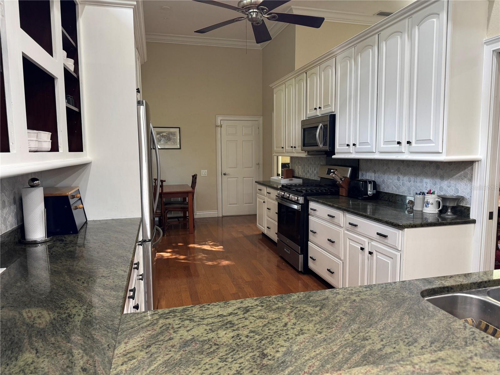 Image 4 of 27 For 6435 Berkshire Place