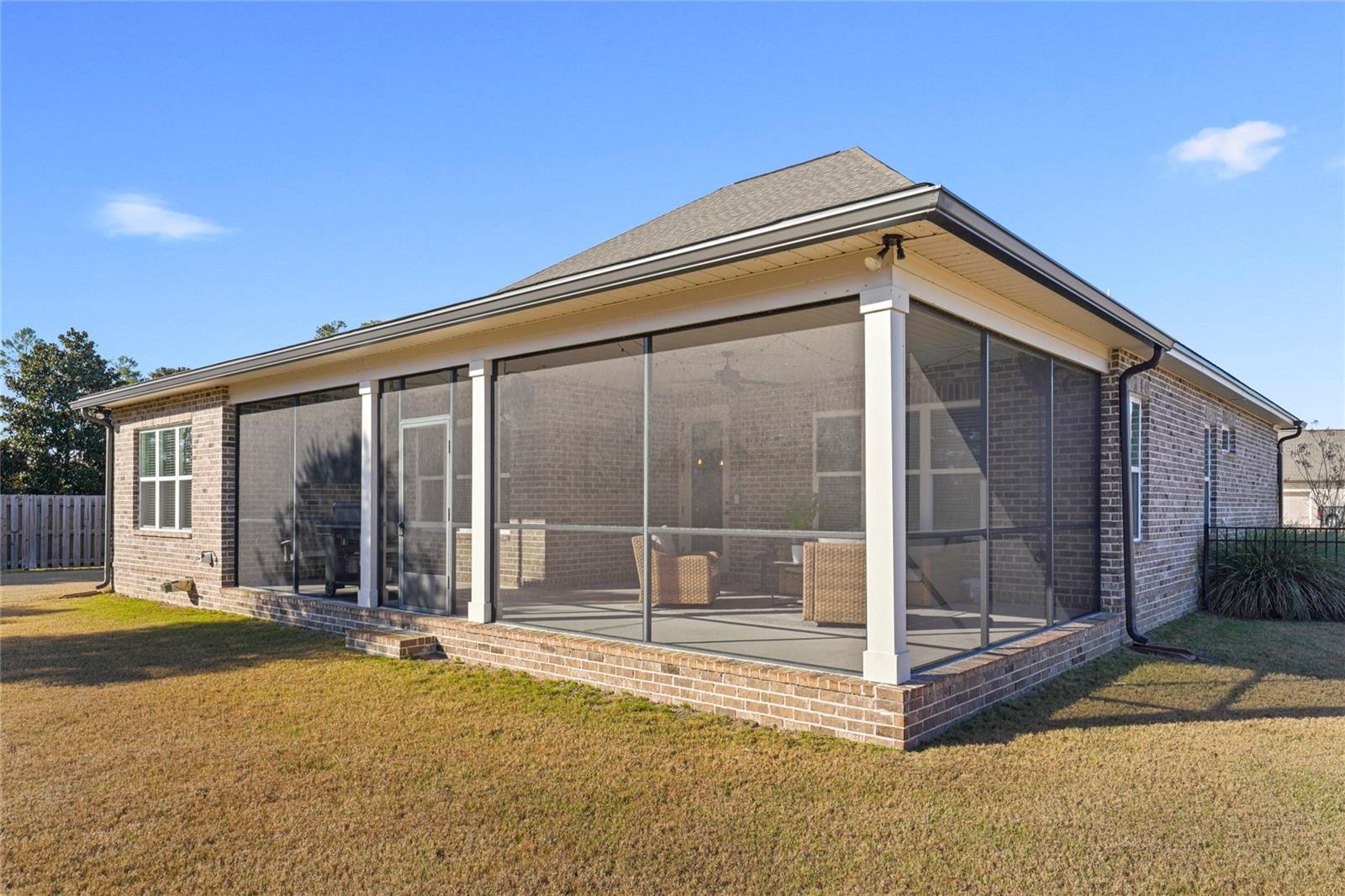 Image 4 of 50 For 636 Meadow Lake Drive