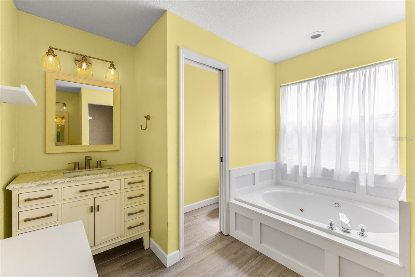 Image 30 of 44 For 14711 1st Avenue E