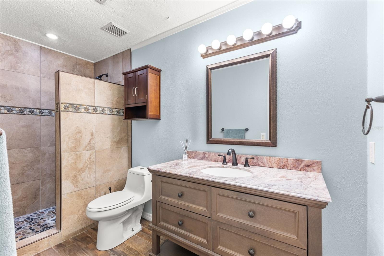 Image 41 of 44 For 14711 1st Avenue E