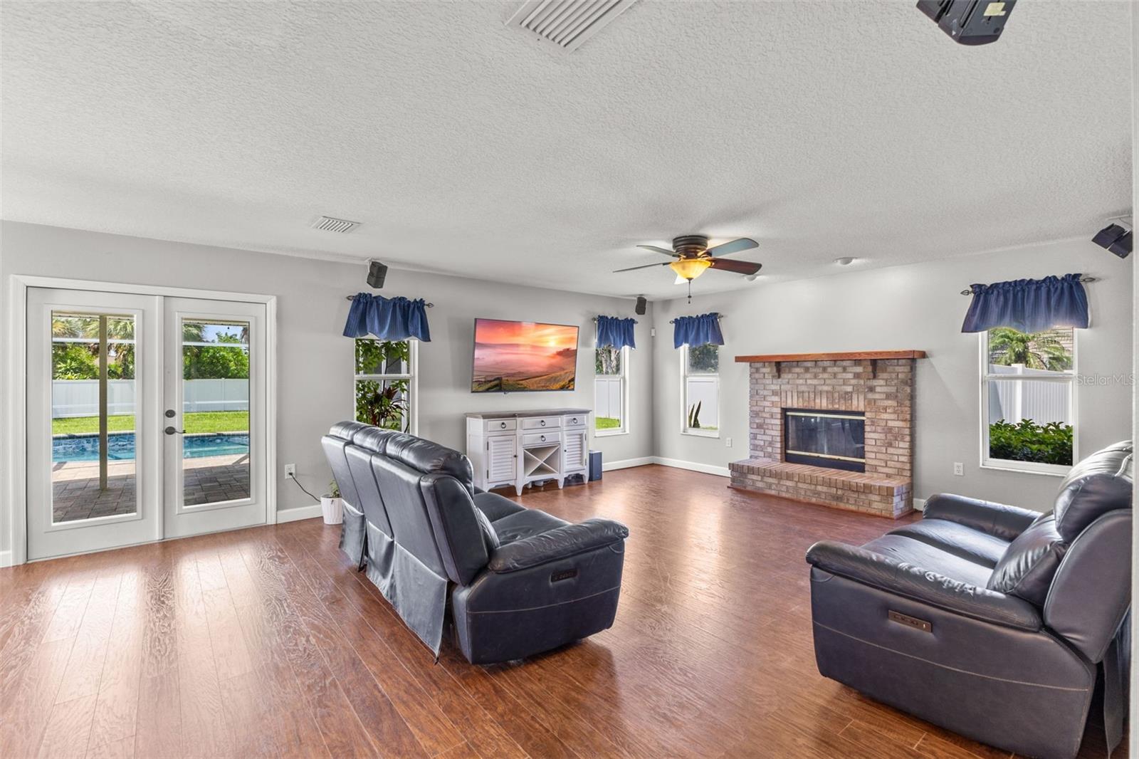 Image 6 of 44 For 14711 1st Avenue E
