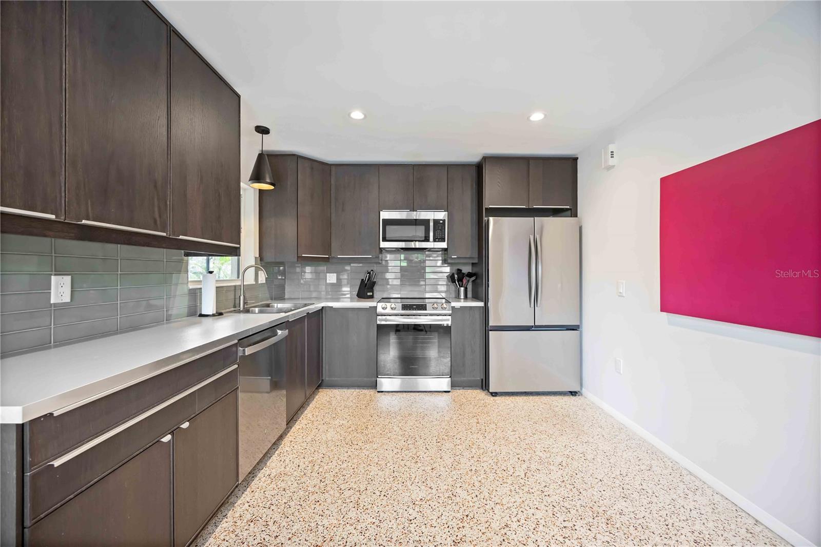 Image 13 of 28 For 2105 Hibiscus Street