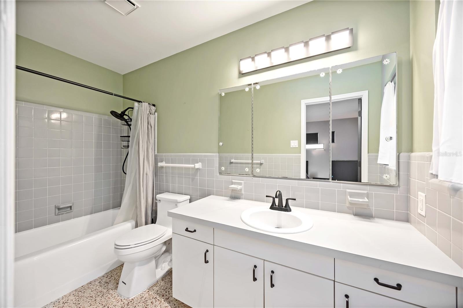 Image 22 of 28 For 2105 Hibiscus Street