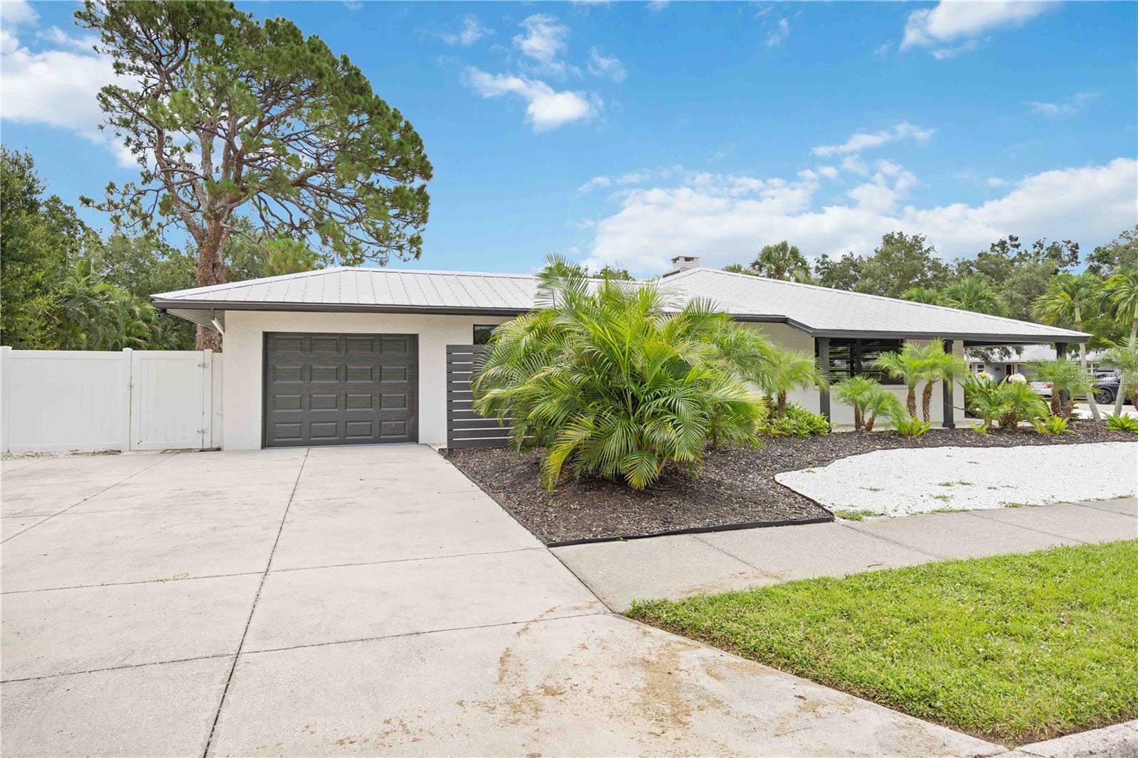 Image 3 of 28 For 2105 Hibiscus Street