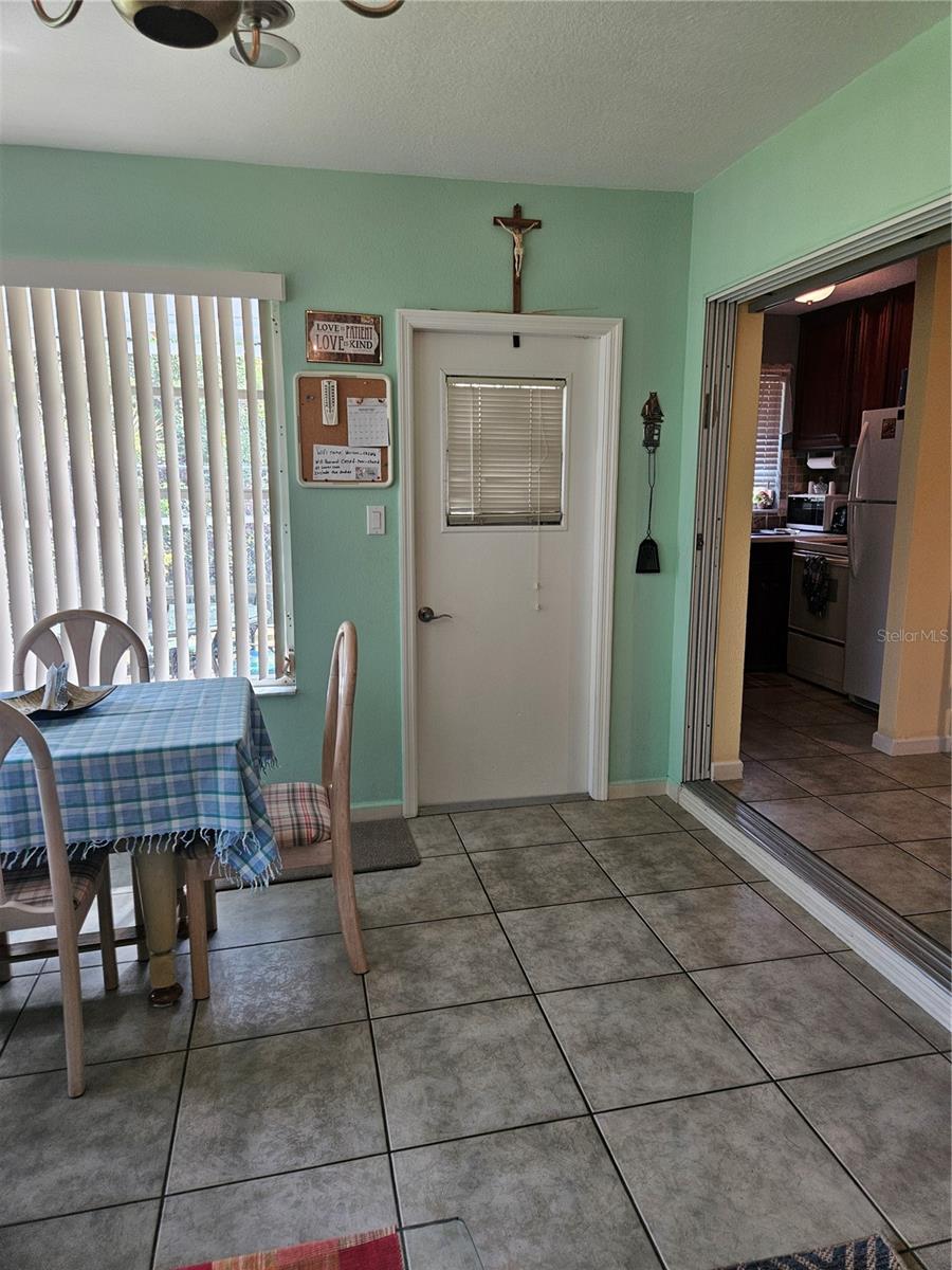Image 9 of 25 For 468 Harland Street