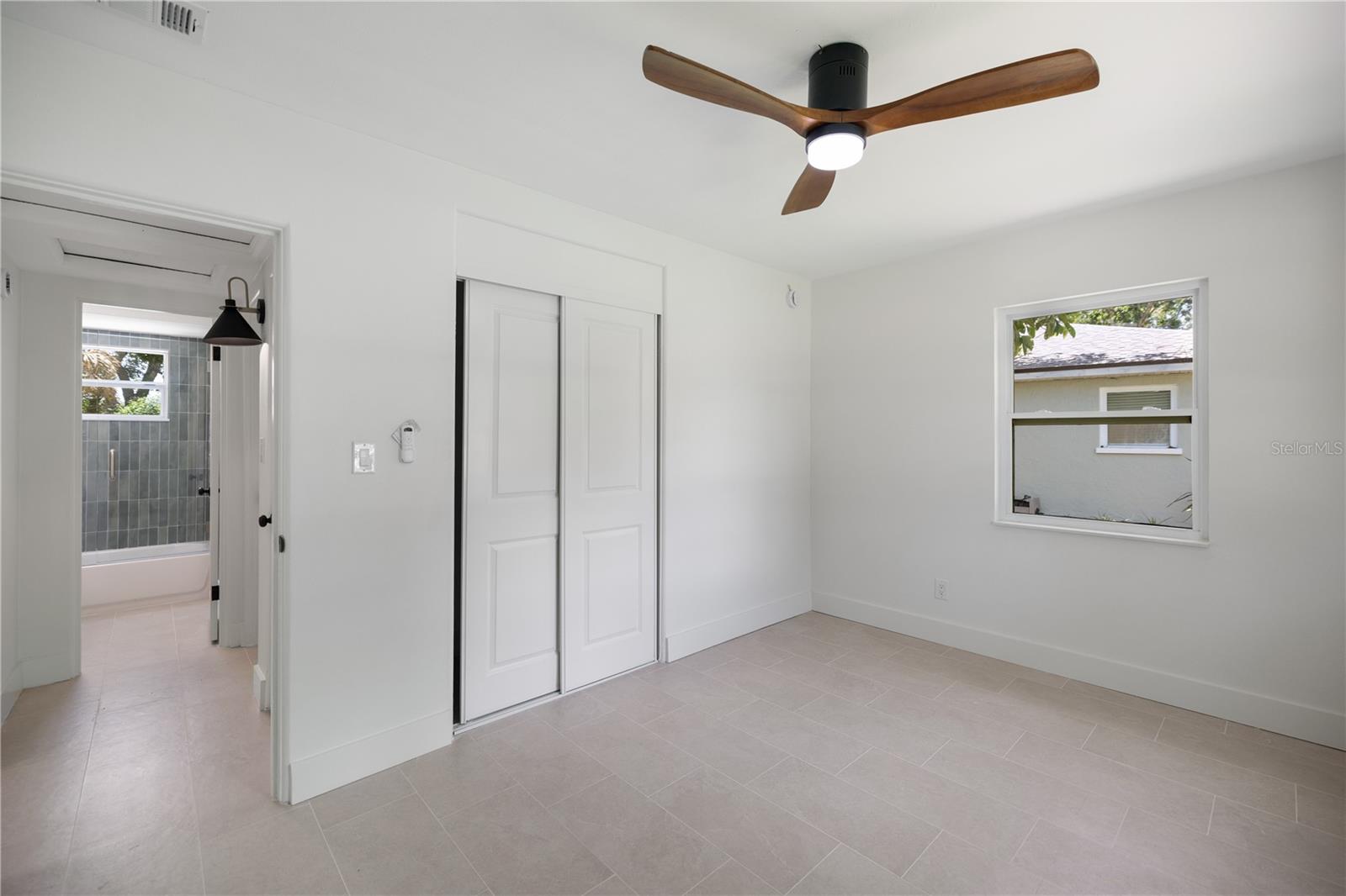 Listing photo id 19 for 2120 Bonita Way S