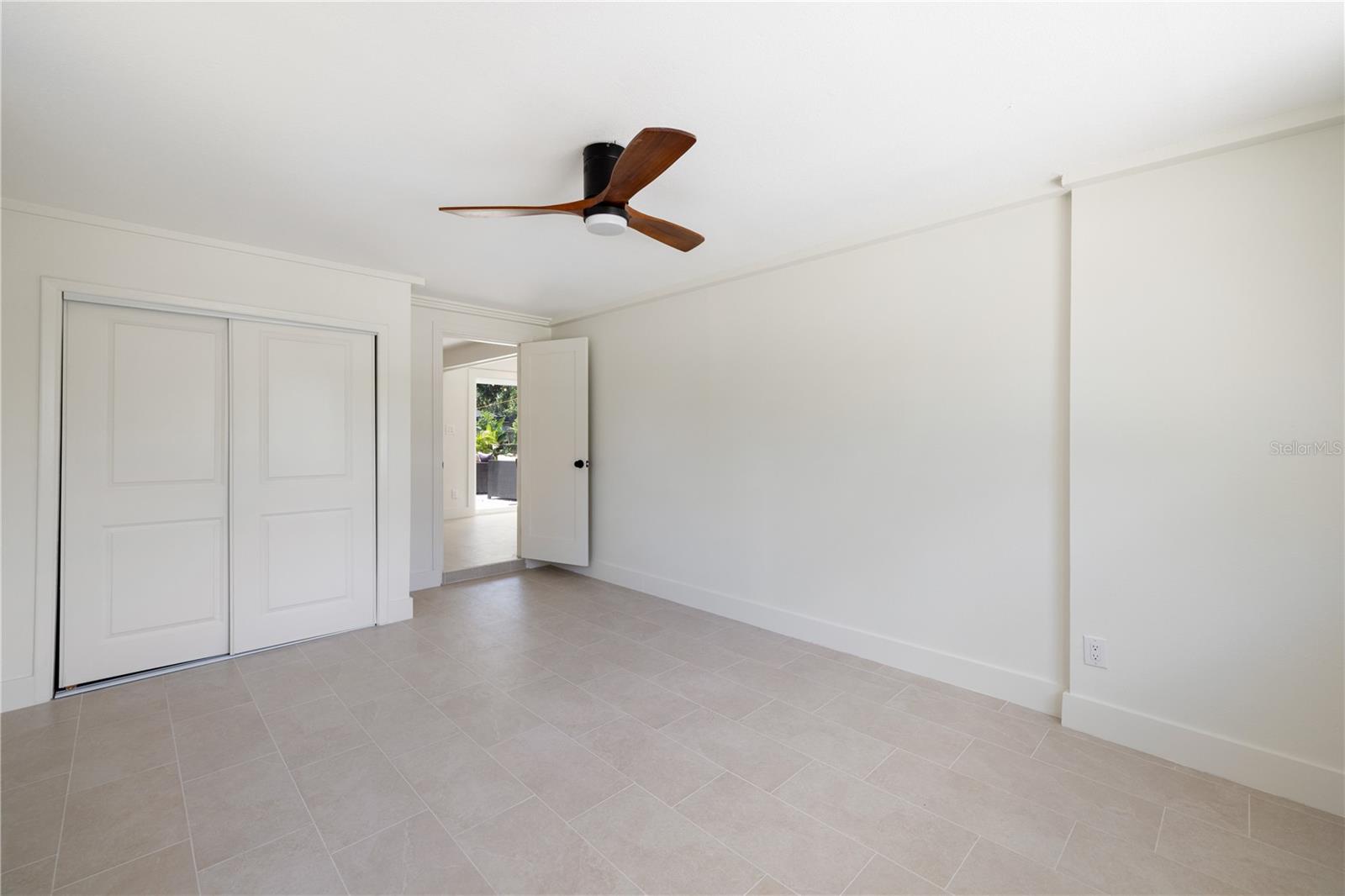 Listing photo id 25 for 2120 Bonita Way S