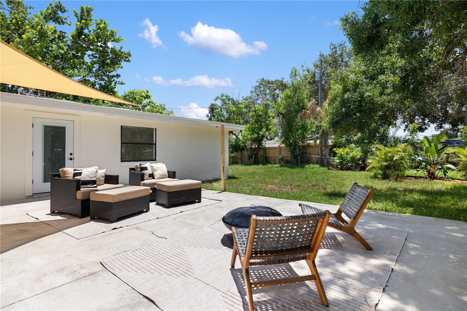 Listing photo id 26 for 2120 Bonita Way S