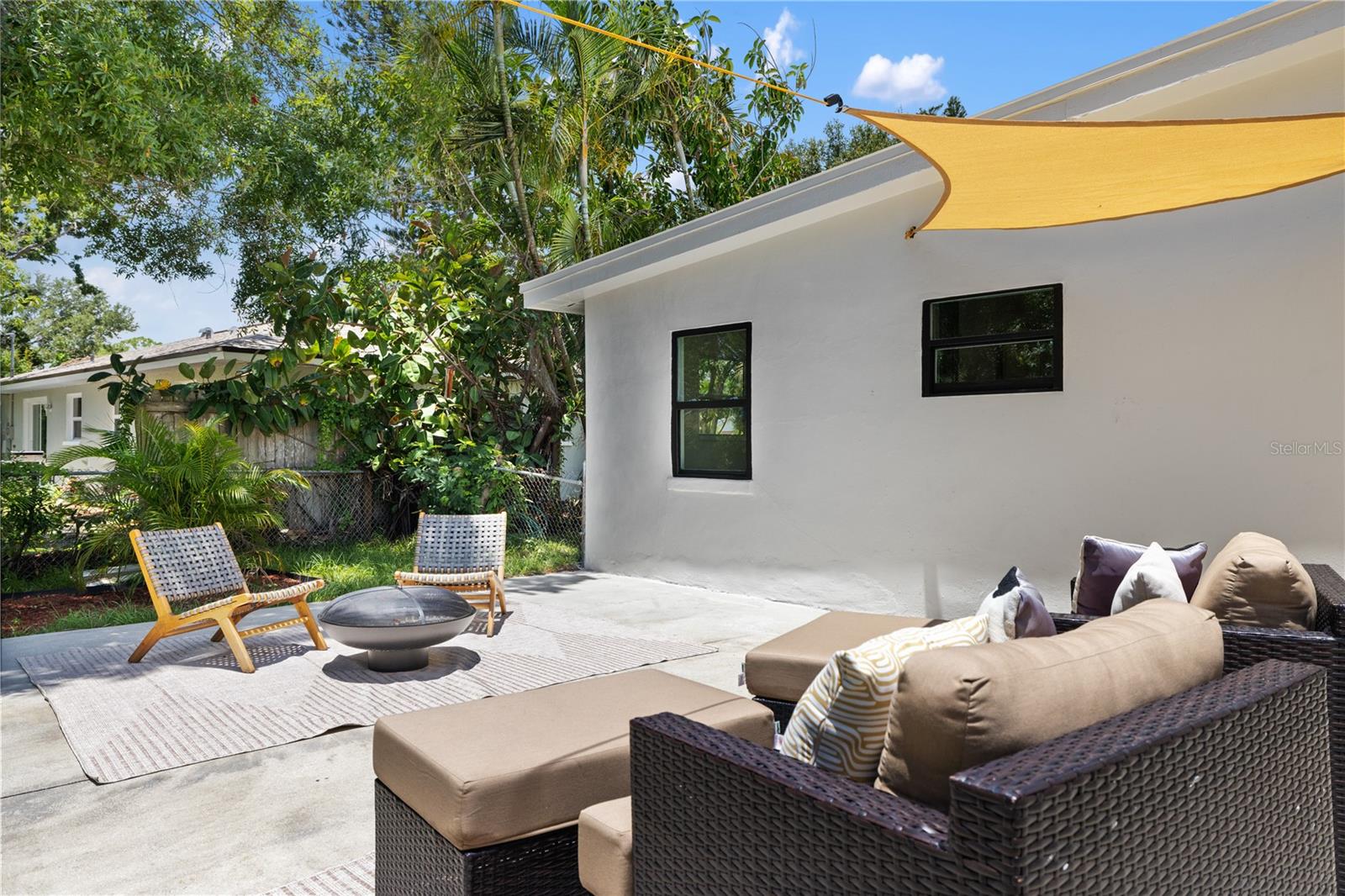 Listing photo id 28 for 2120 Bonita Way S