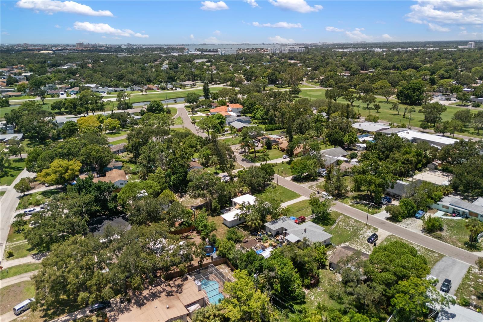 Listing photo id 30 for 2120 Bonita Way S