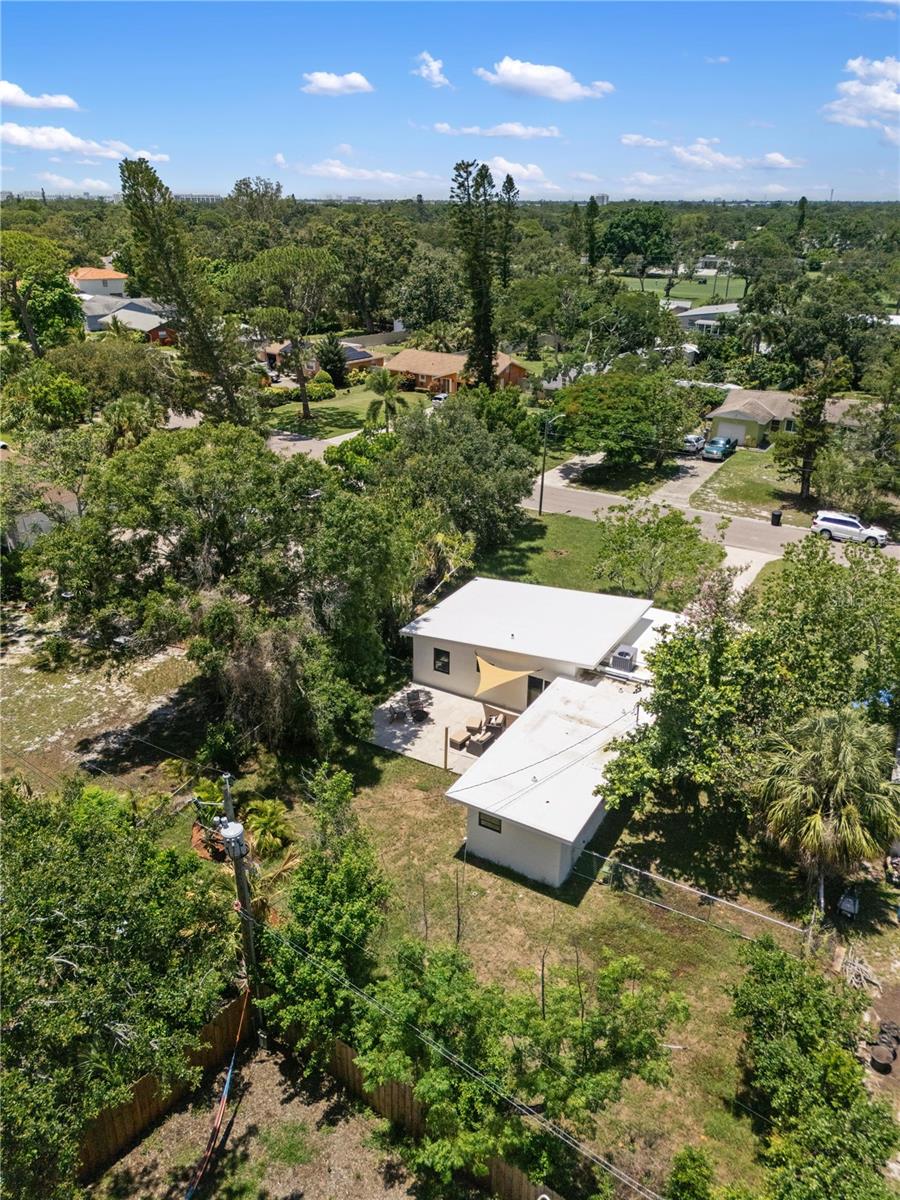Listing photo id 31 for 2120 Bonita Way S