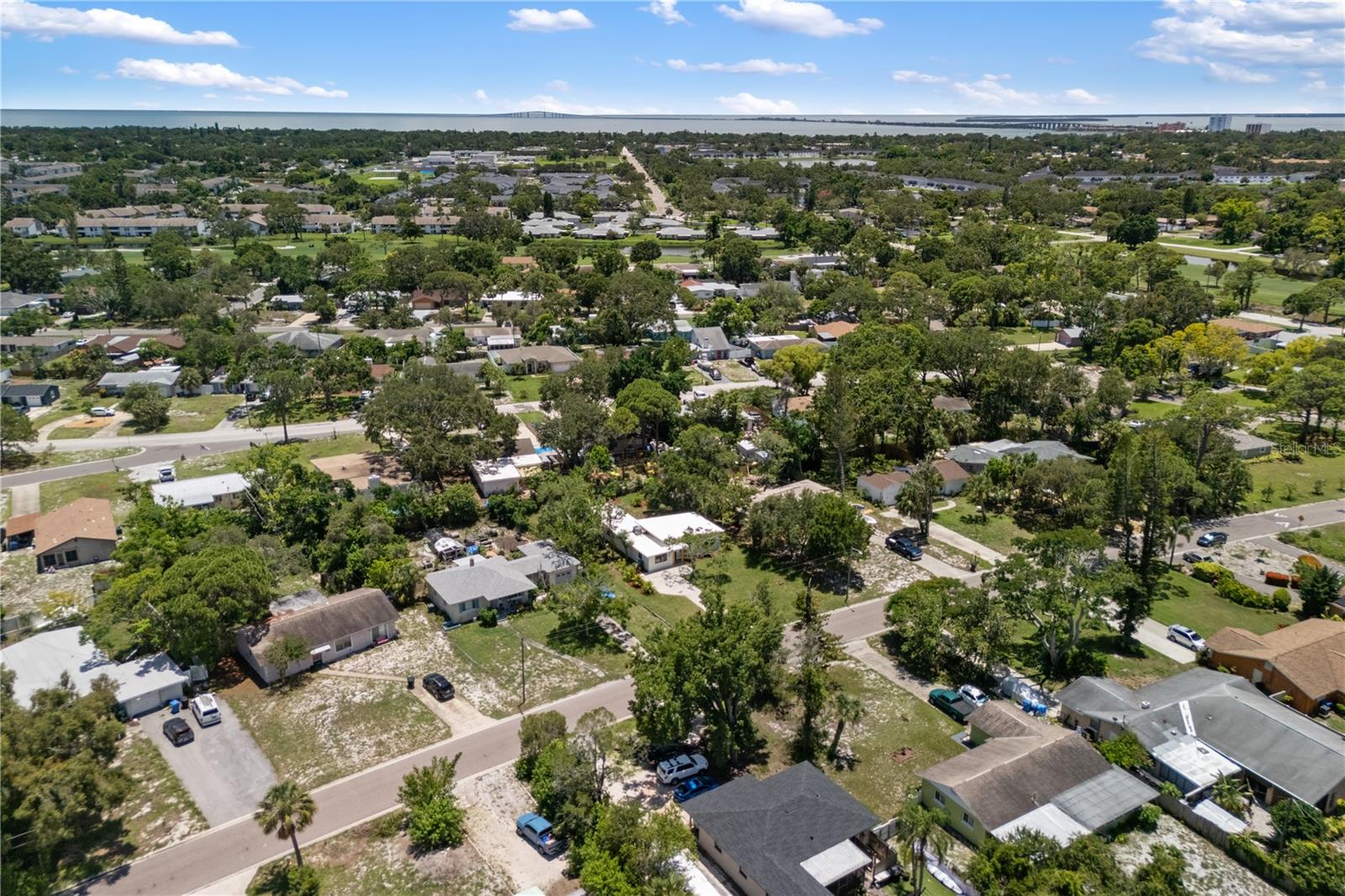 Listing photo id 32 for 2120 Bonita Way S